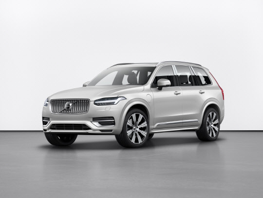 볼보자동차 XC90 플러그인 하이브리드 모델 정측면. <볼보자동차코리아 제공>
